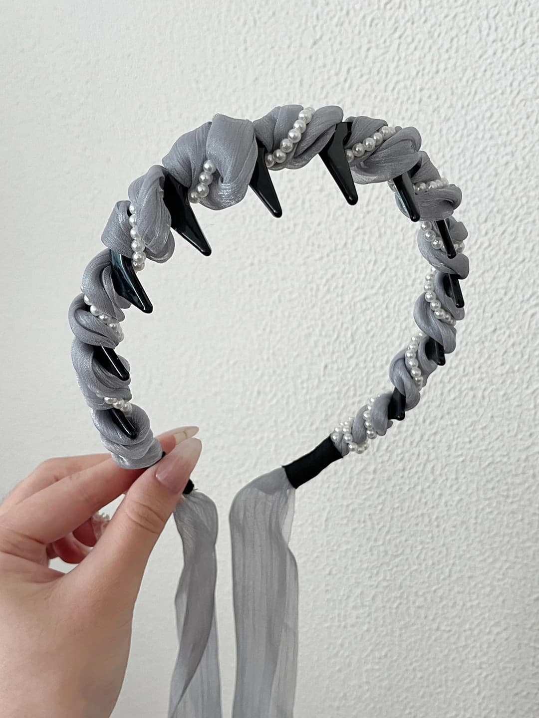 Wavy pearl headband grey