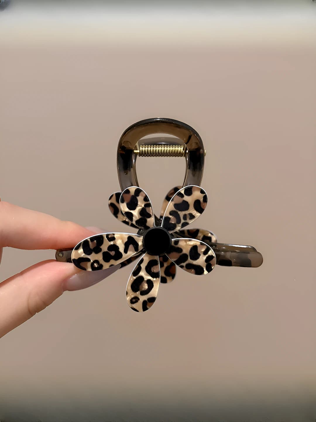1# Medium [Clear brown base] Leopard flower clip-8 cm
