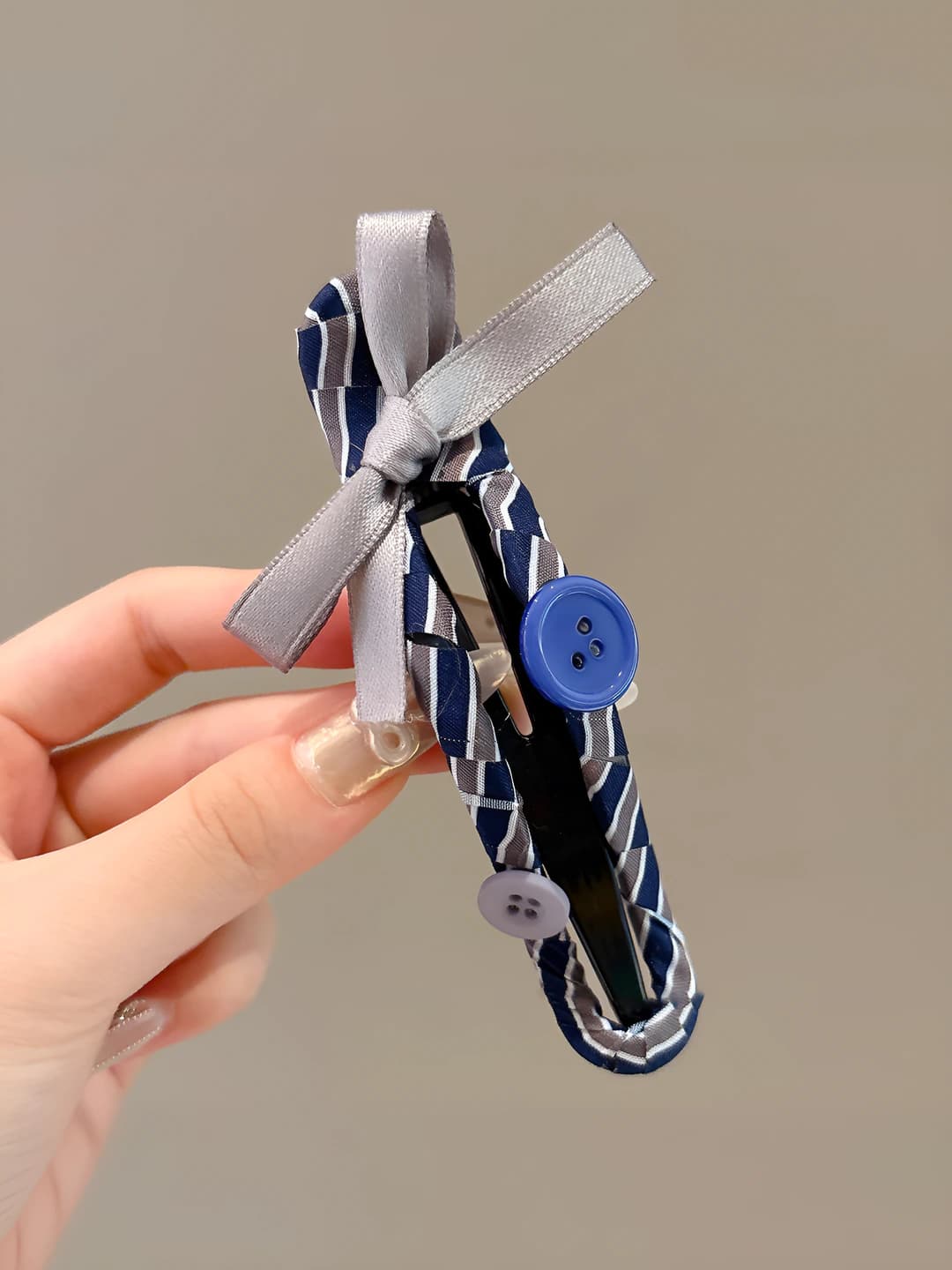 11# Grey button clip 11.5 cm