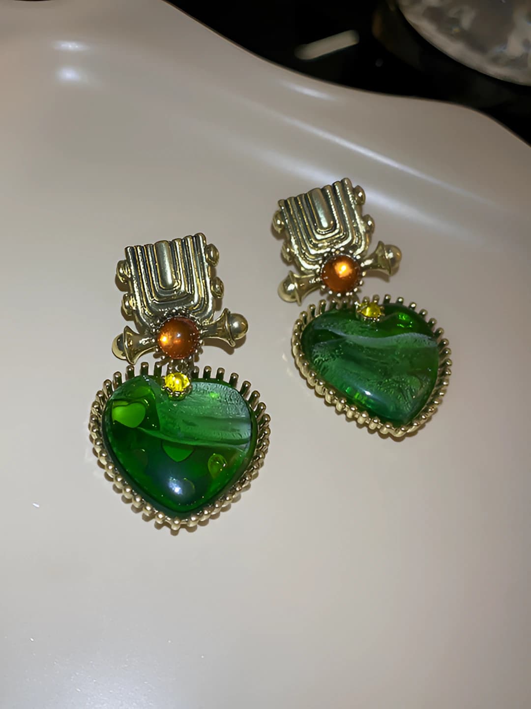 Gold-green silver stud