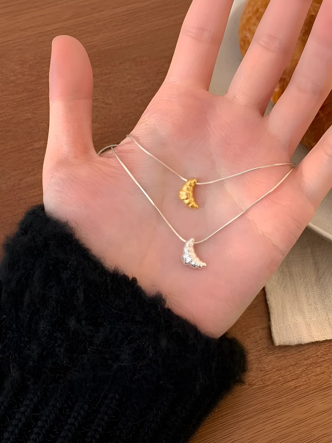 Women's geometric pendant necklace, short chain, gold and silver colors, ins style, design element