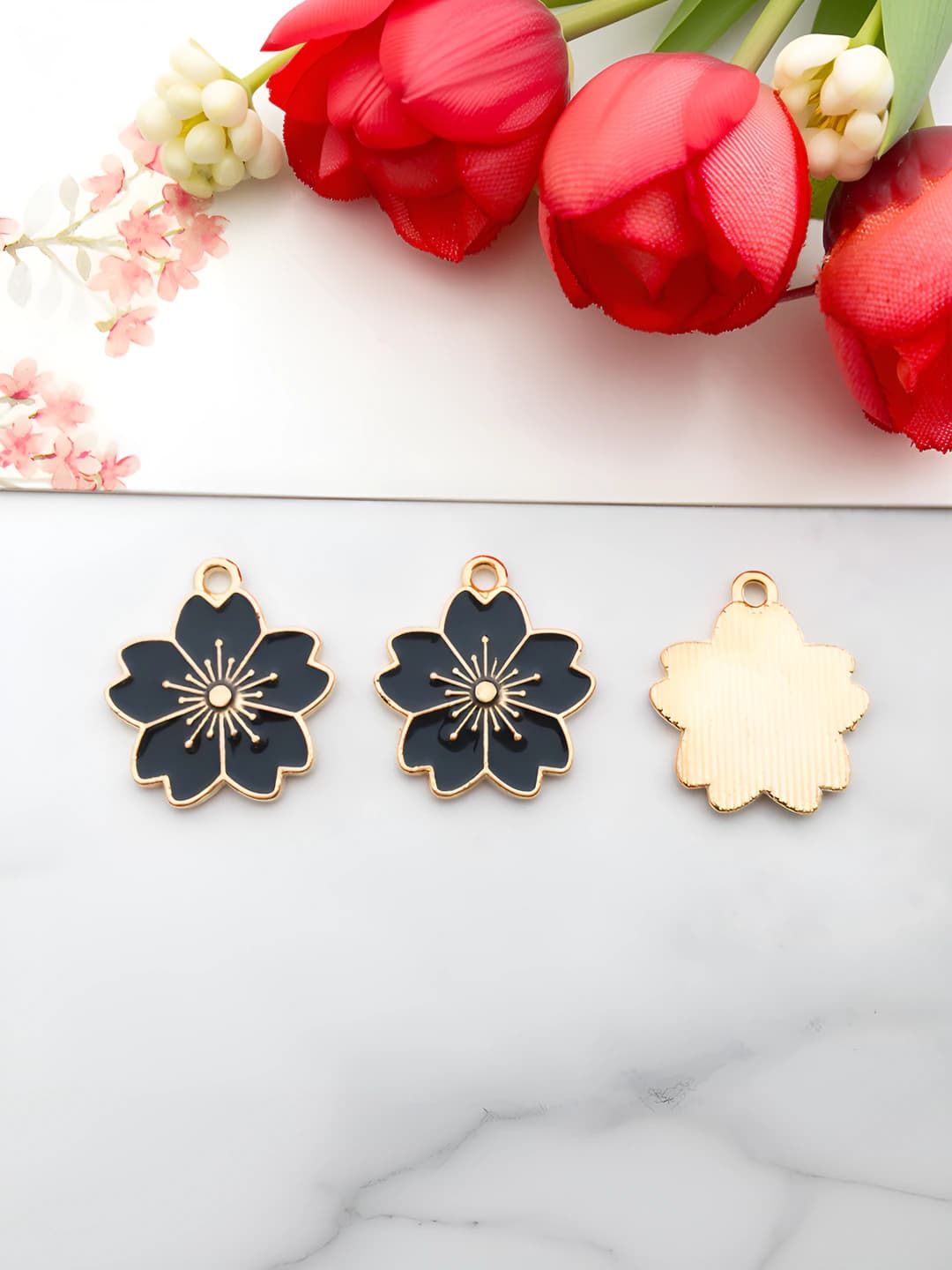 Black enamel flower, 17x19 mm