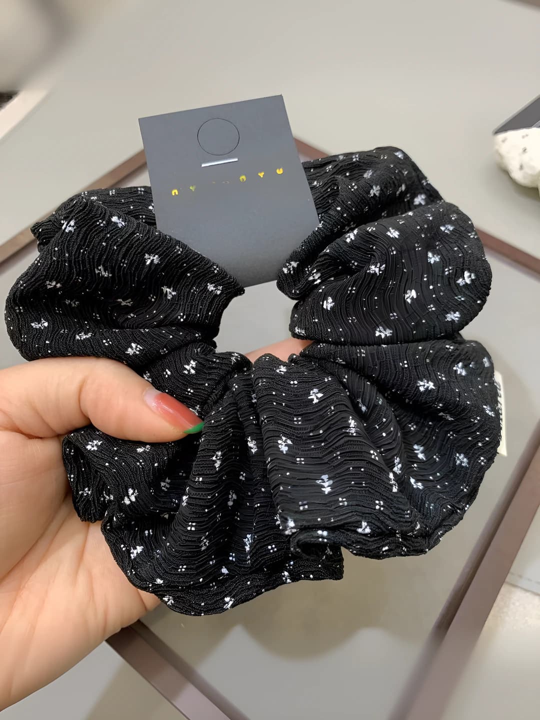Black, diameter ~16 cm