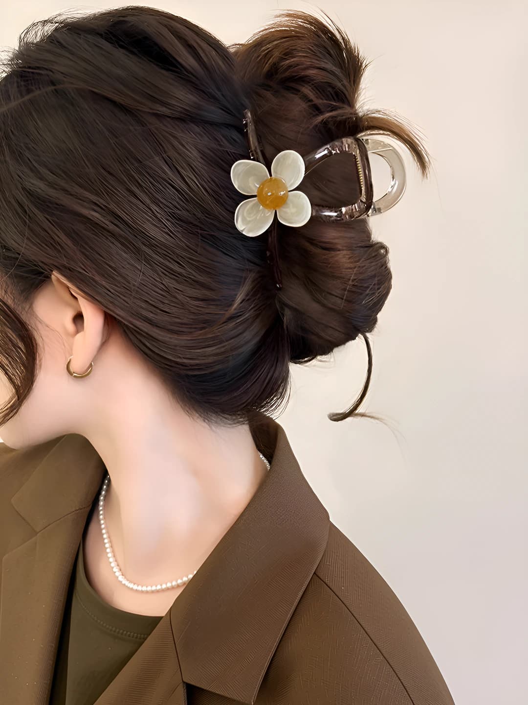 1# Beige four-petal flower clip 8cm