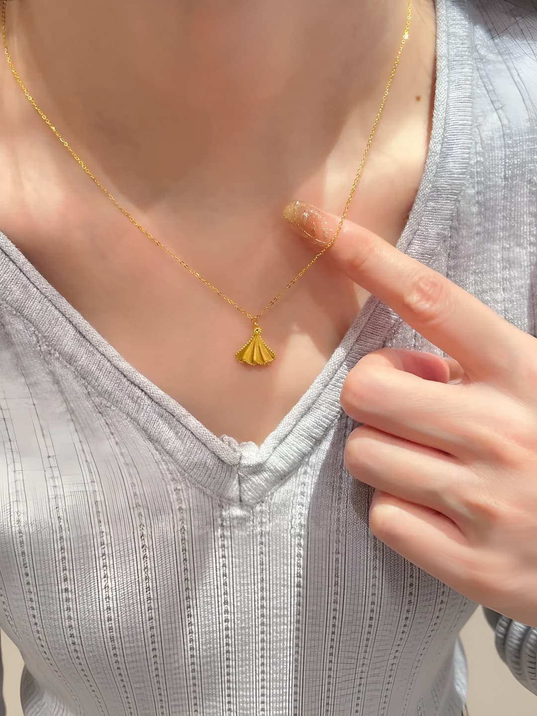 Women's skirt-shaped gold pendant necklace, alloy, electroplated, 41-50 cm, clavicle chain, light luxury style