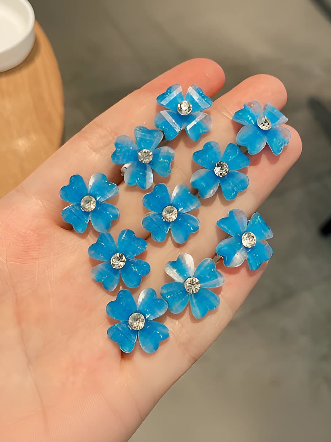 1# Clover blue 10 pcs 1.5 cm