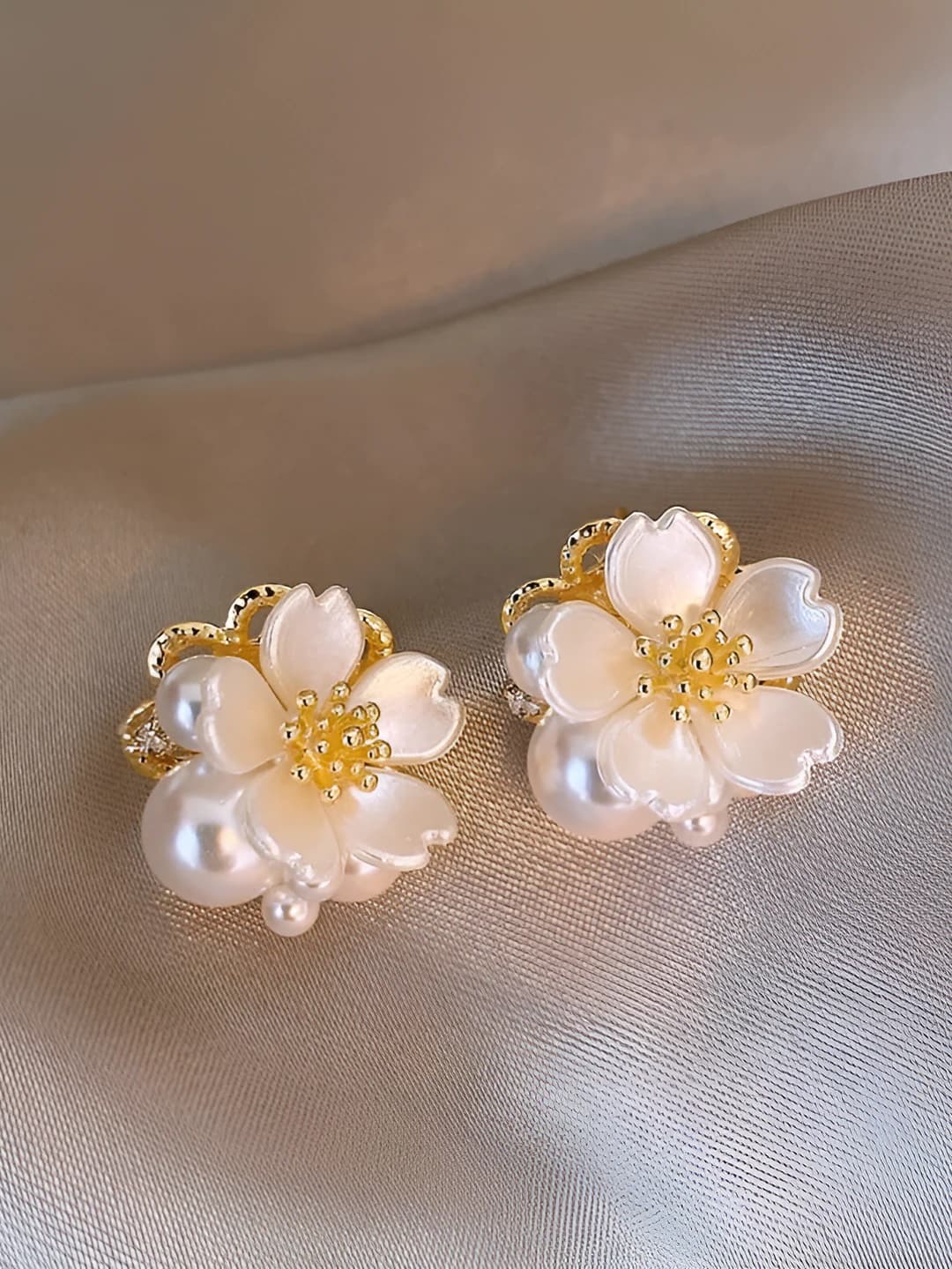88207 Five-petal flower pearl earrings