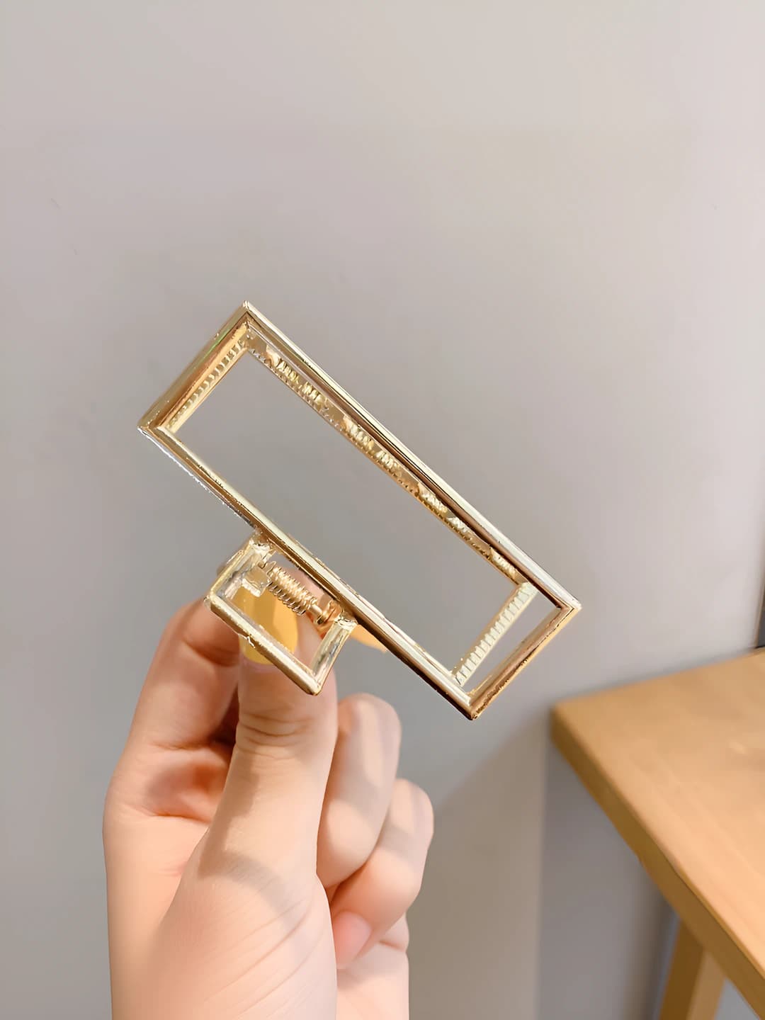 Medium square clip