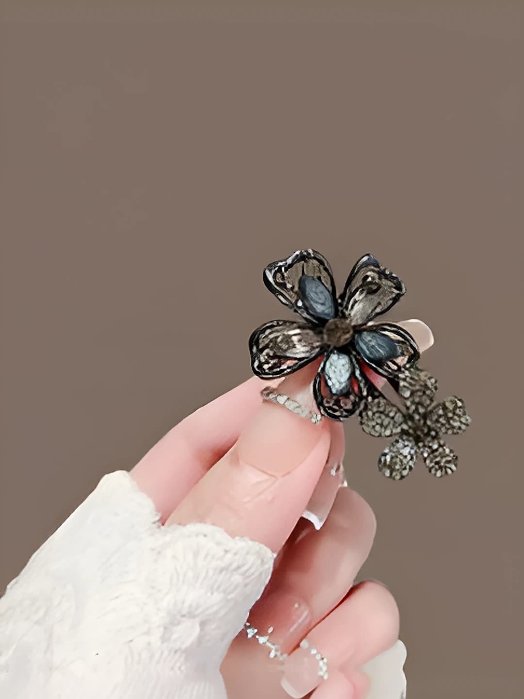 1# Black floral clip, 4.8 cm