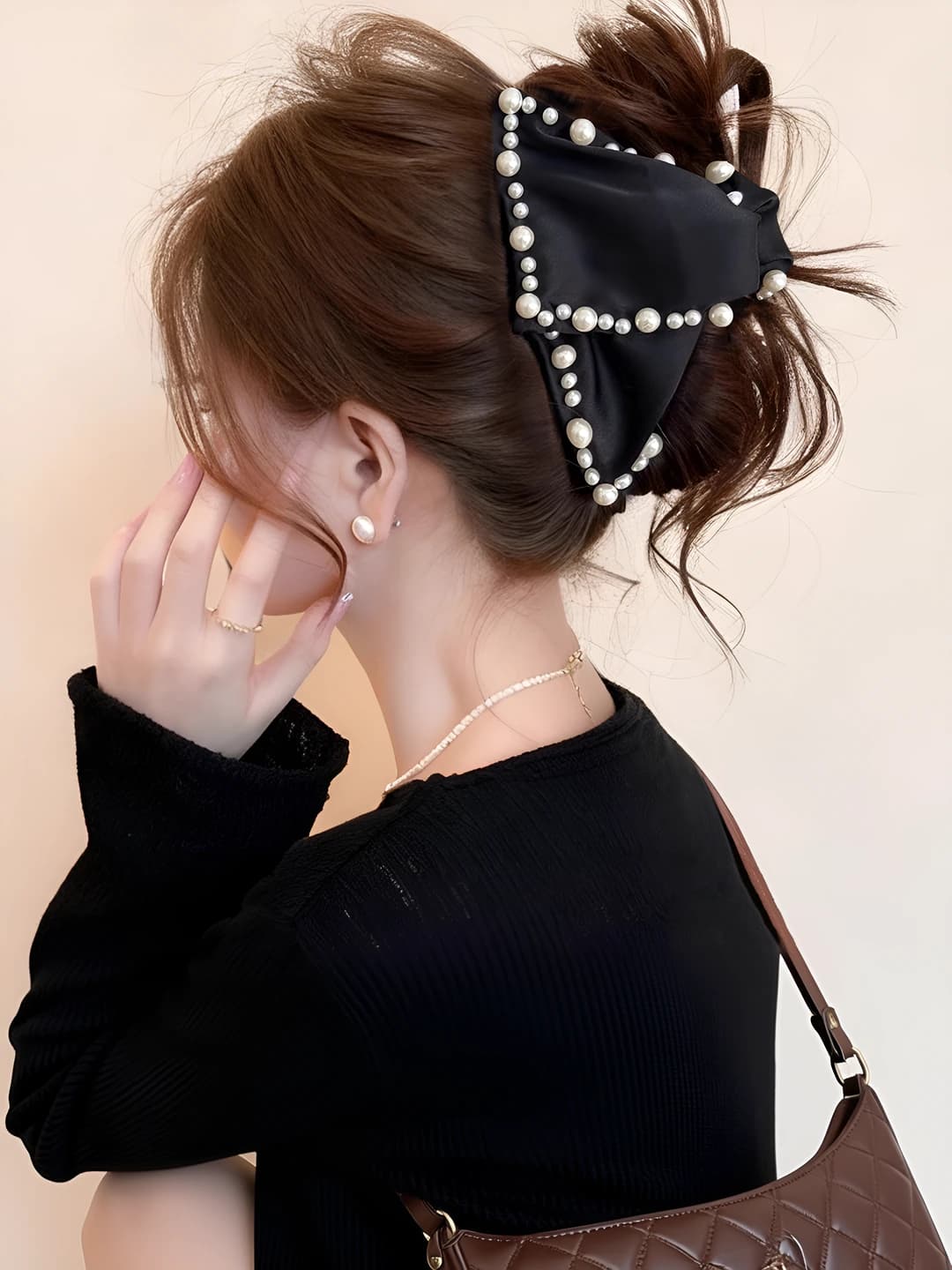 Black satin pearl triangle clip, 12.7 cm