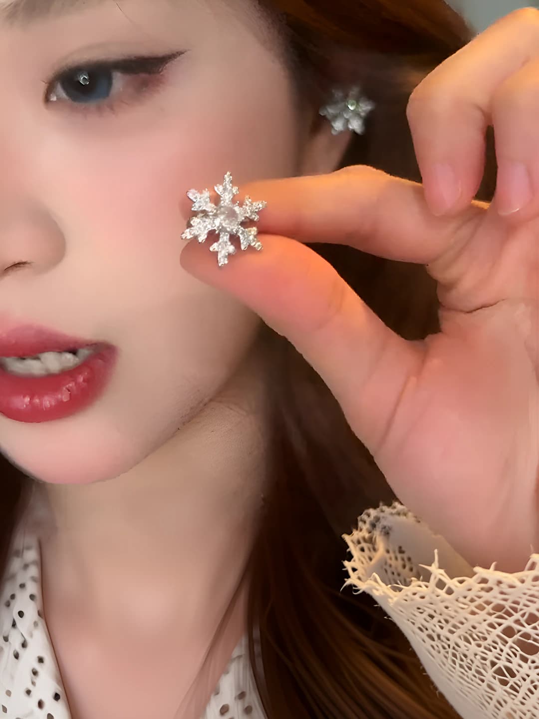 Women's earrings: snowflake ear clips with micro pave zircon, for pierced ears, sweet cool style, light luxury, individual style