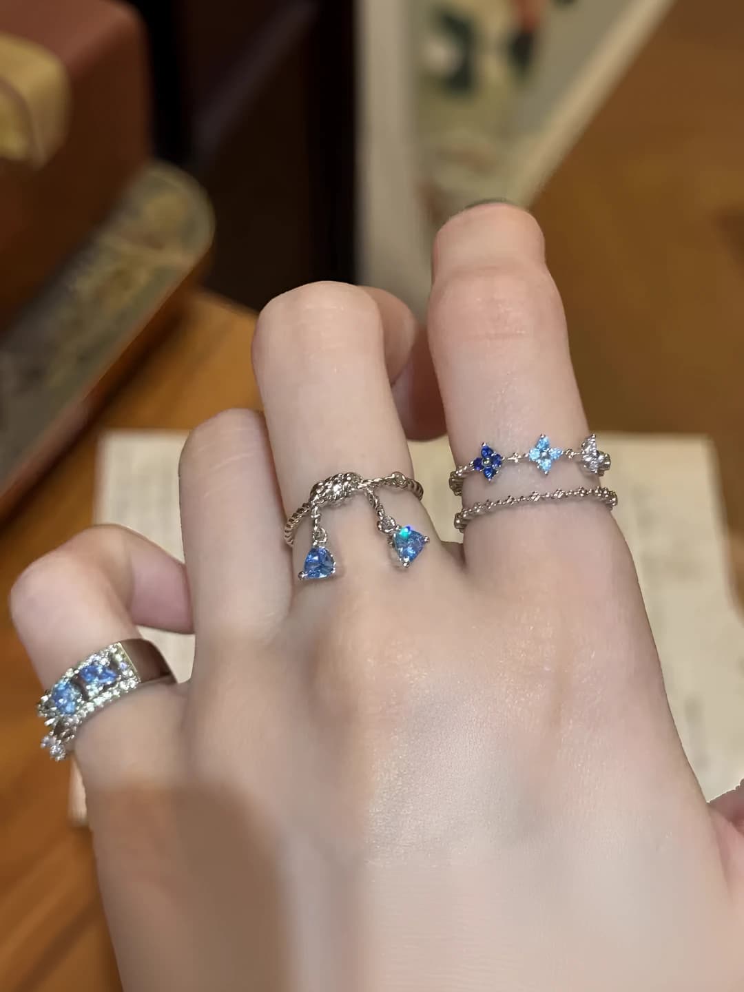 Women's ring in Korean style with bow and zircon