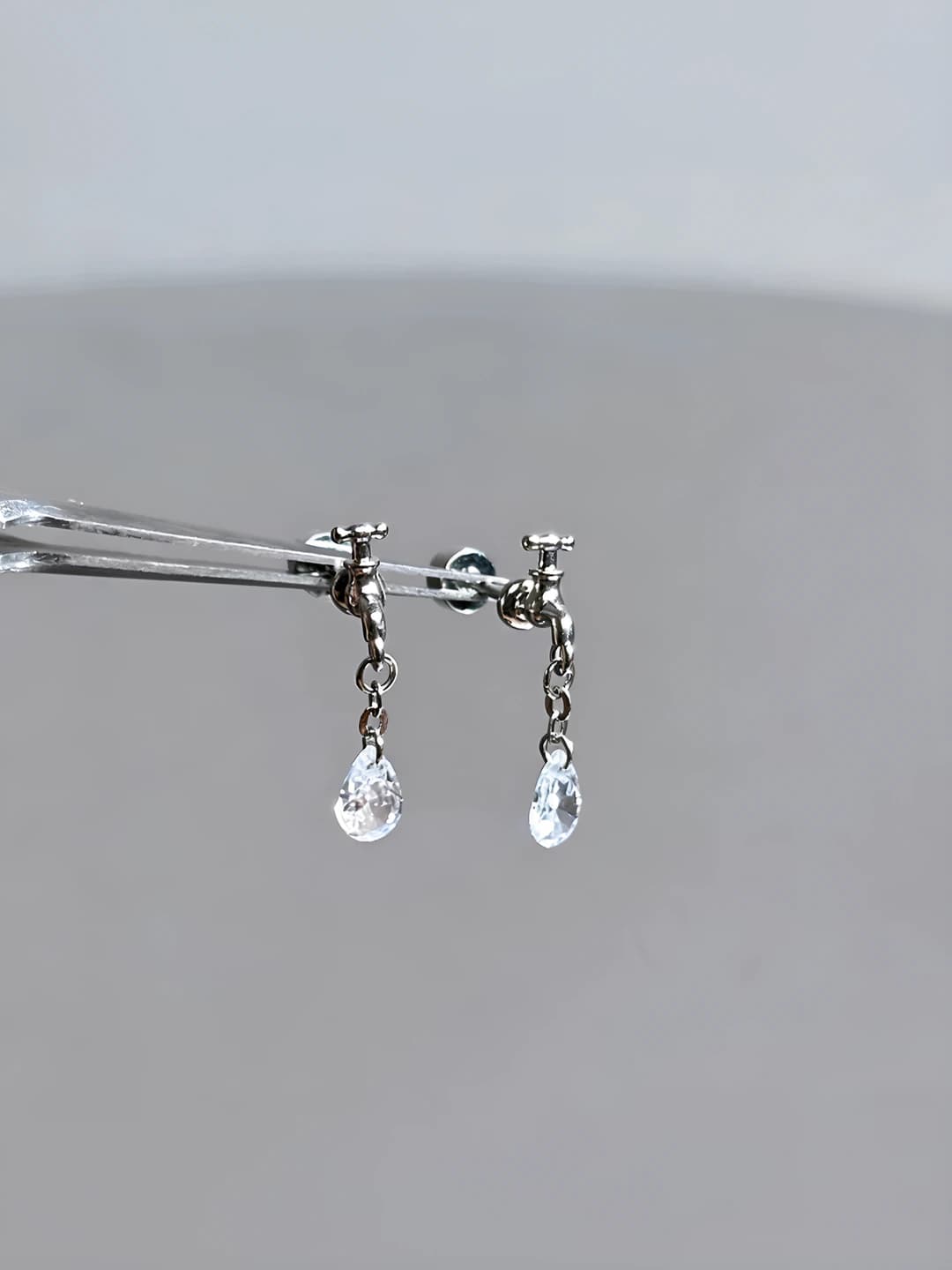Women's 316L titanium steel teardrop dangle earrings, geometric design element, sweet and cool style