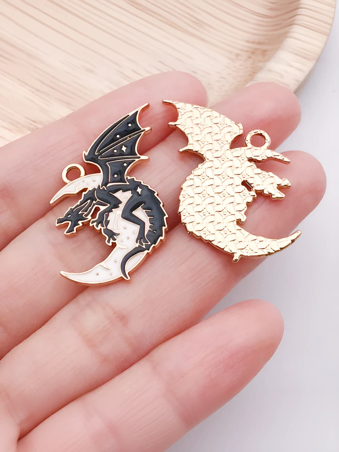 1 pc black drop western dragon white moon dragon 27x19.5mm-1.9g-25227