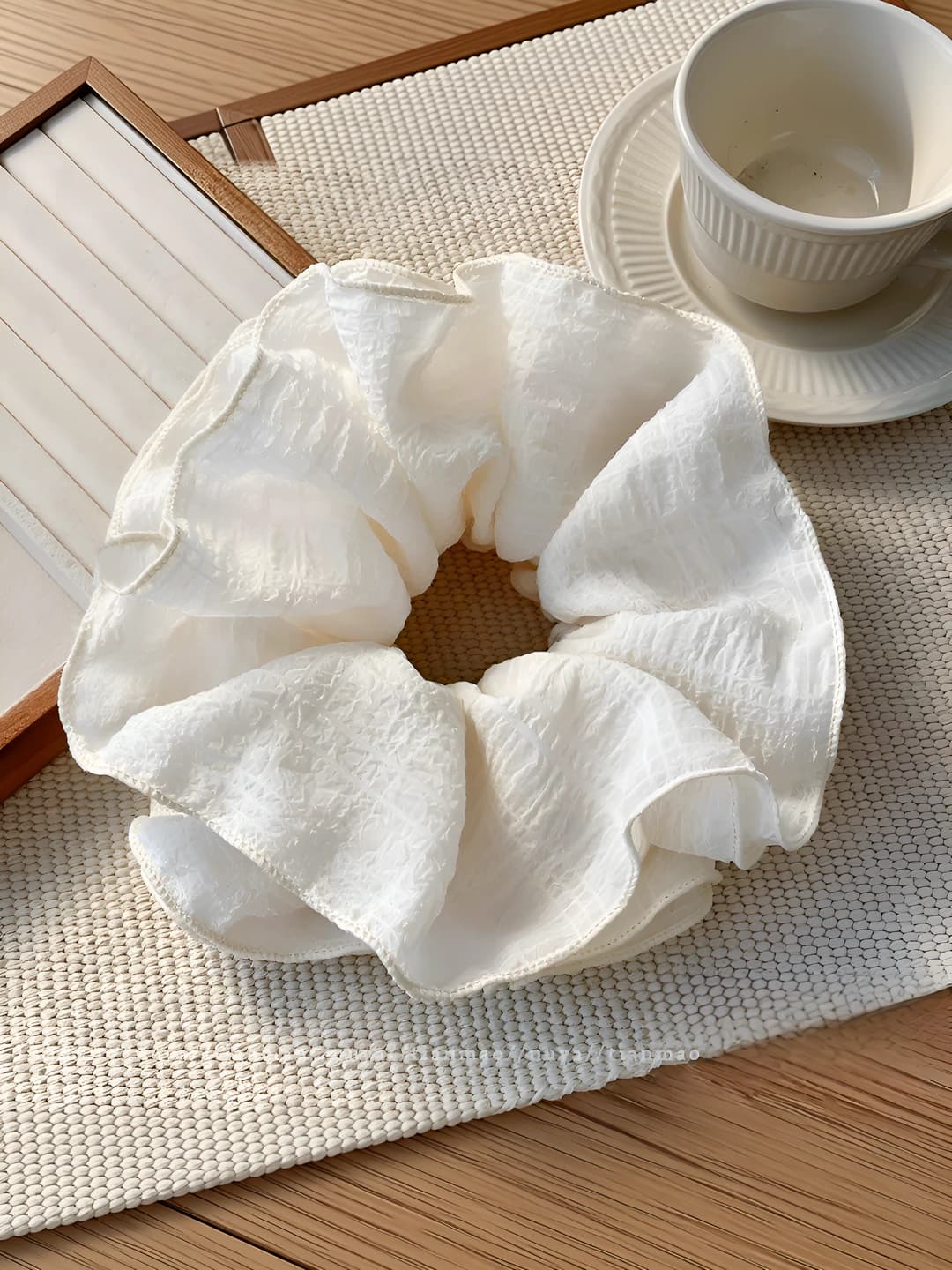 White mesh loop