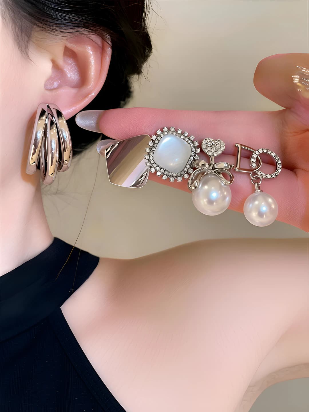 Women's round pearl stud earrings with rhinestones, light luxury style, geometric design element