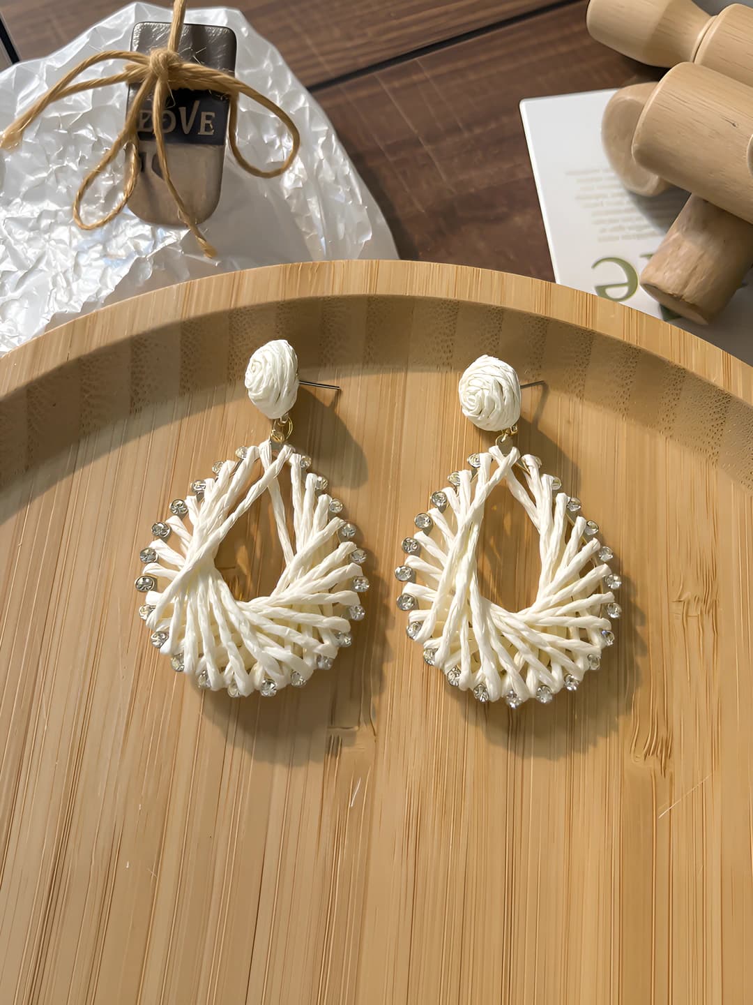 Off-white woven drop studs
