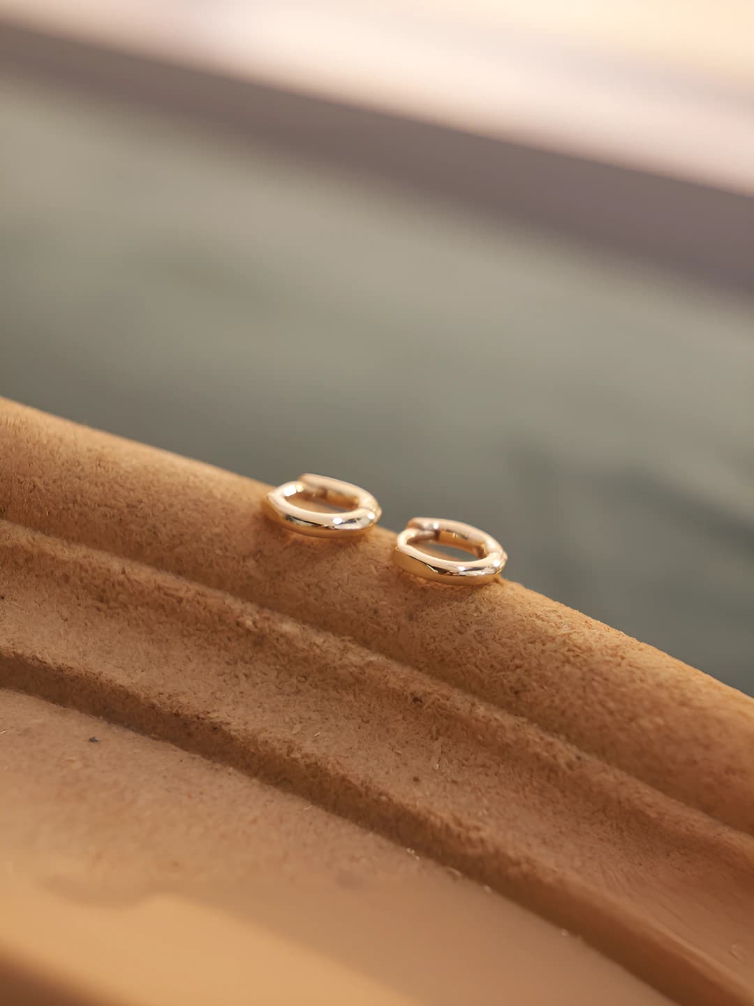 10mm gold earrings pair