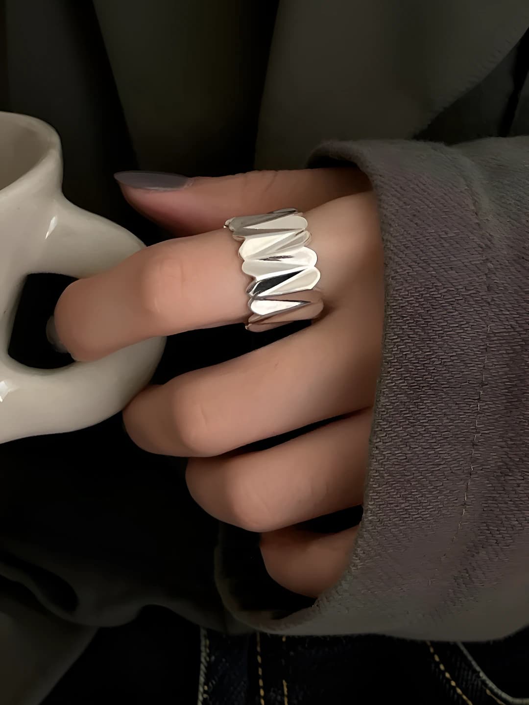 Women's ring with geometric cut, colored heart, and wide open edge