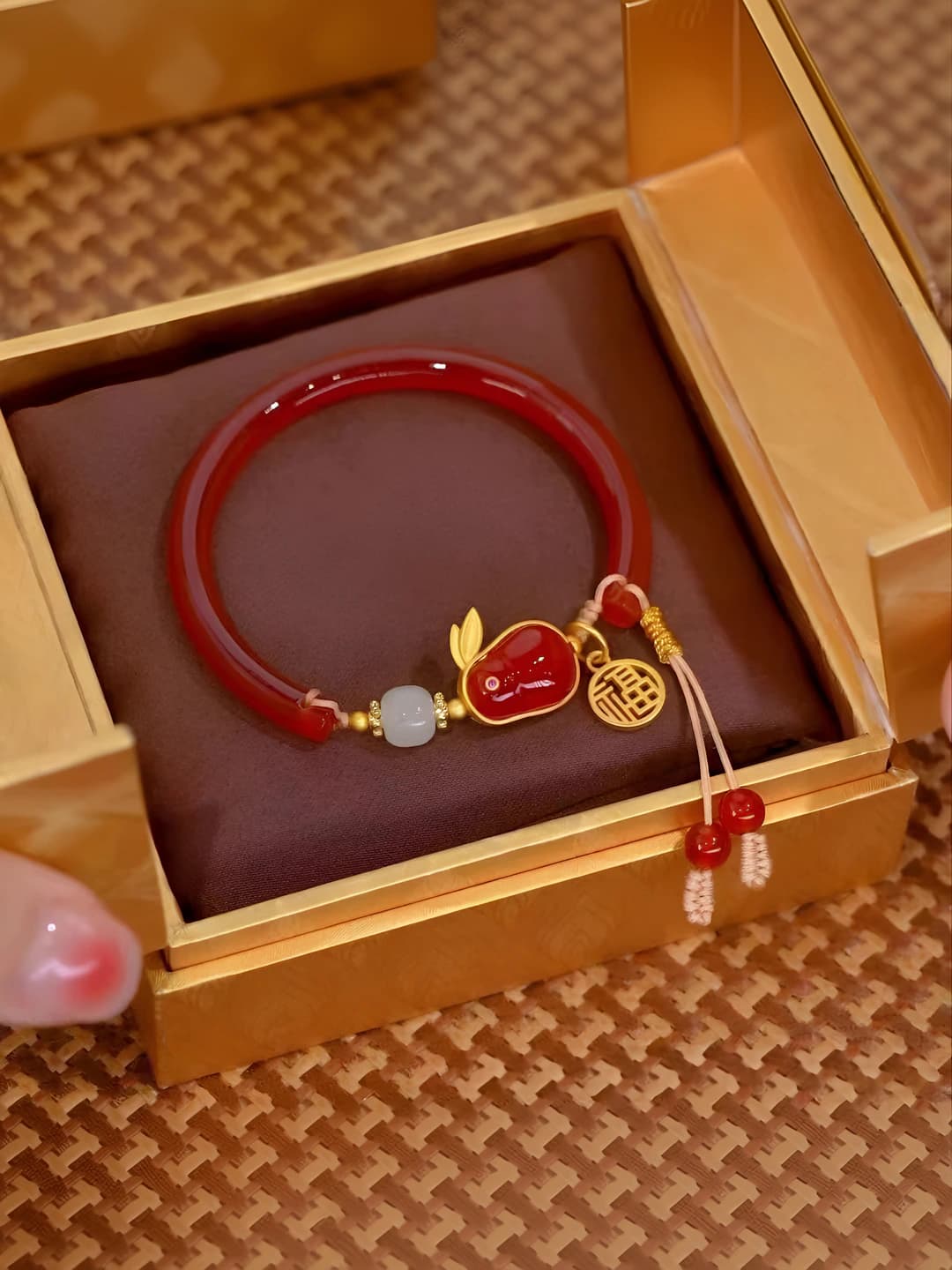 Kattagina qizil jade xonanda, 1 dona