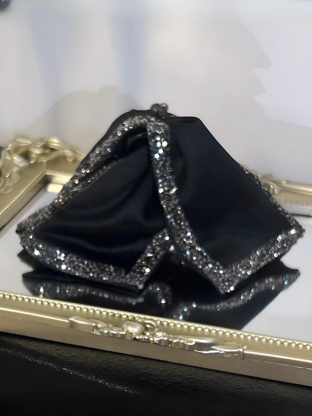 Black satin, small diamond, triangle 13 cm