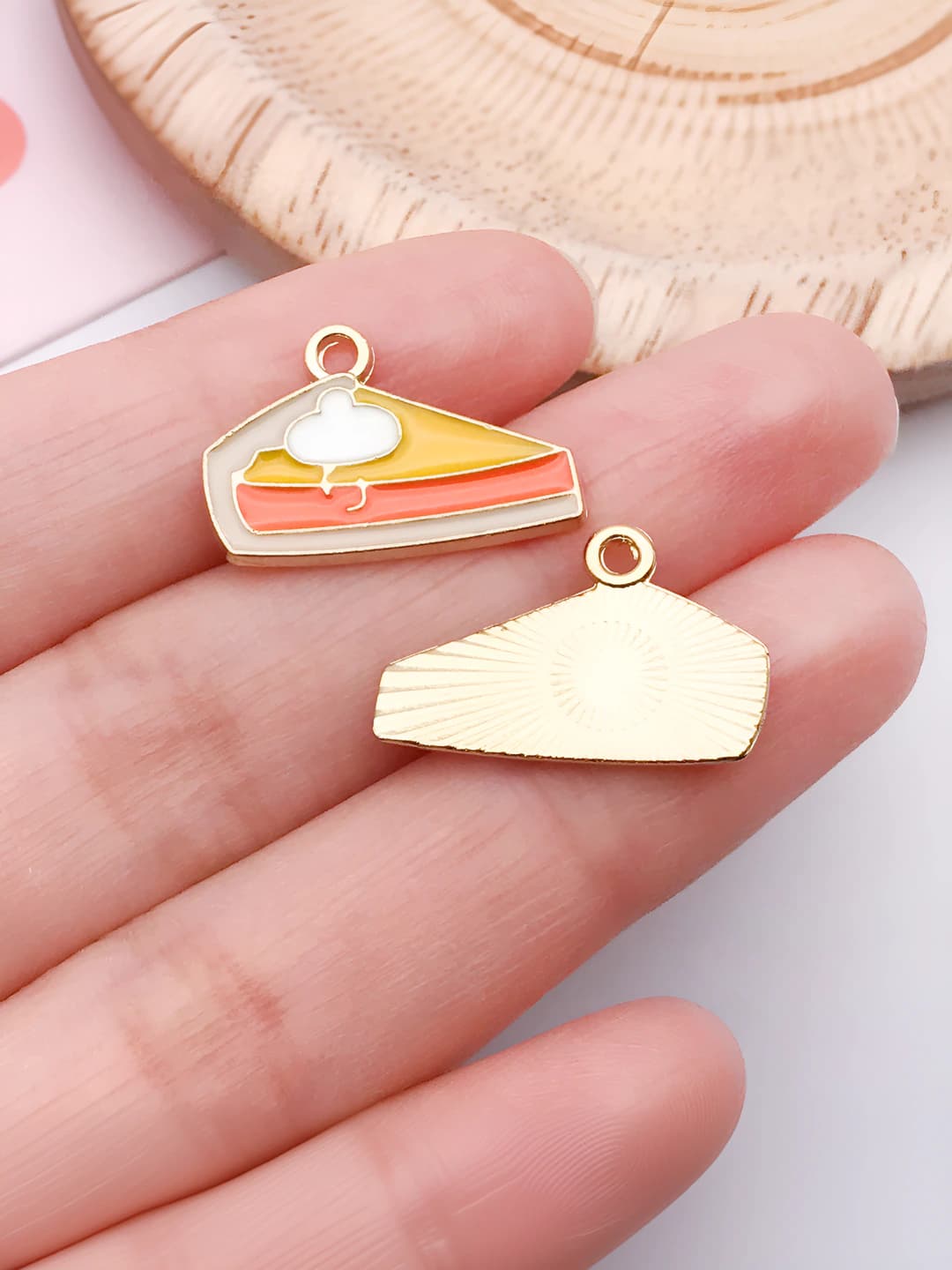 1 yellow Thanksgiving cake 14x20mm-1.2g-19196