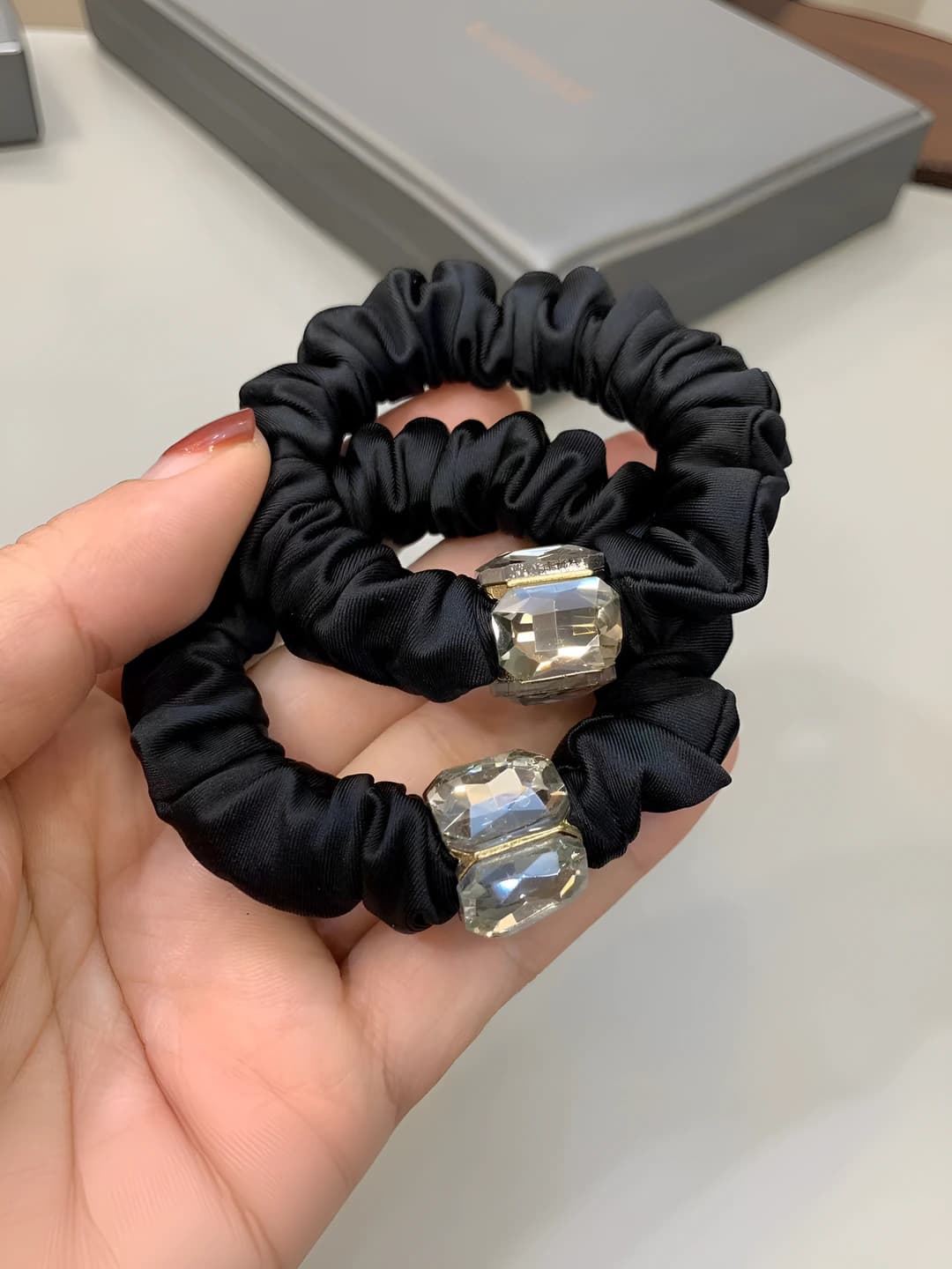 Women's seamless hair ties: mixed material, handmade, minimalist style, round design