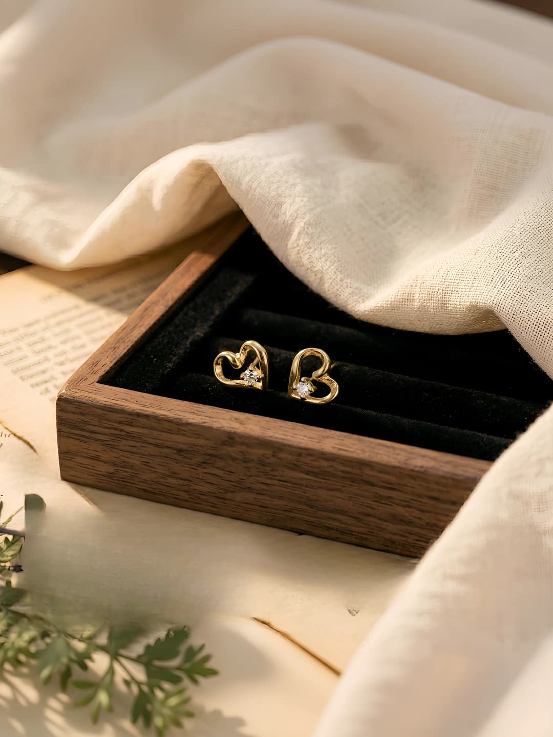 Women's ins style earrings with cutout heart design