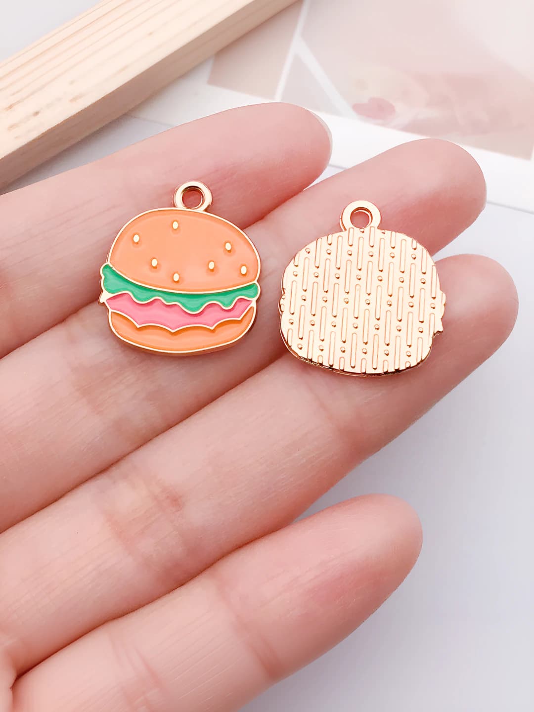 1 pc orange enamel burger 19x17x1mm-1.1g-24701