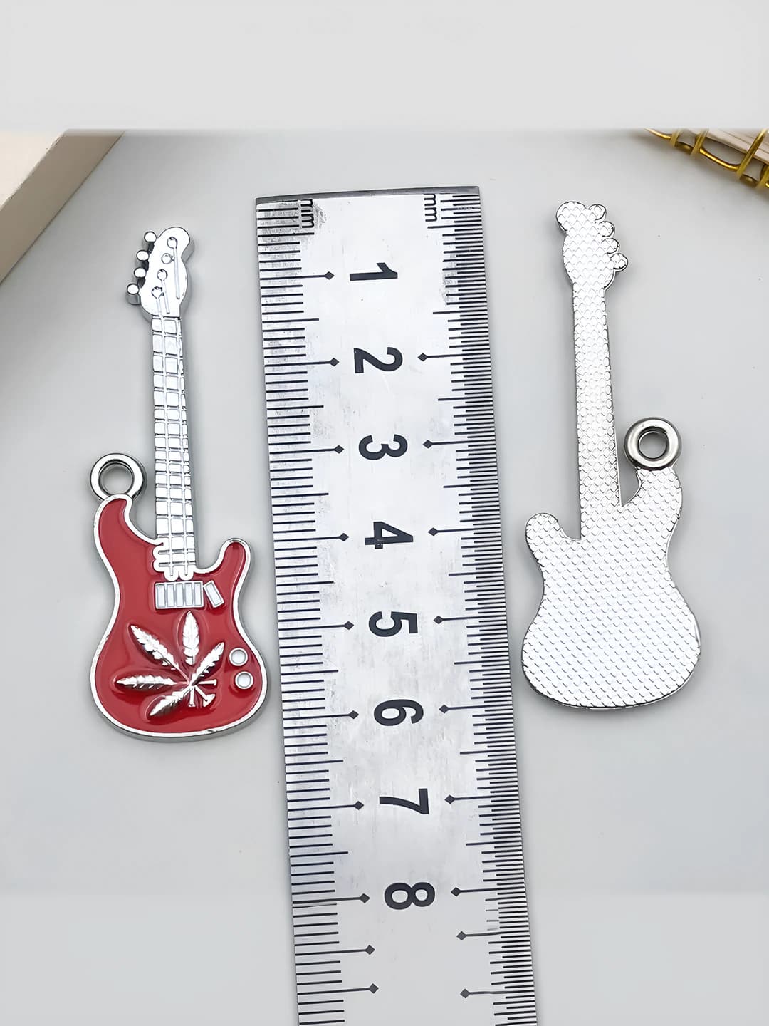 Red custom guitar 58x20mm