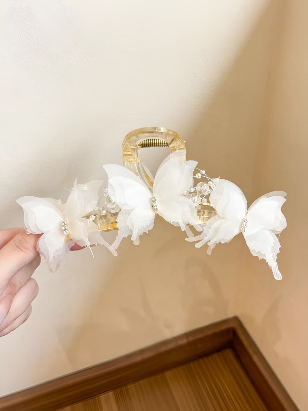 White butterfly clip 13 cm