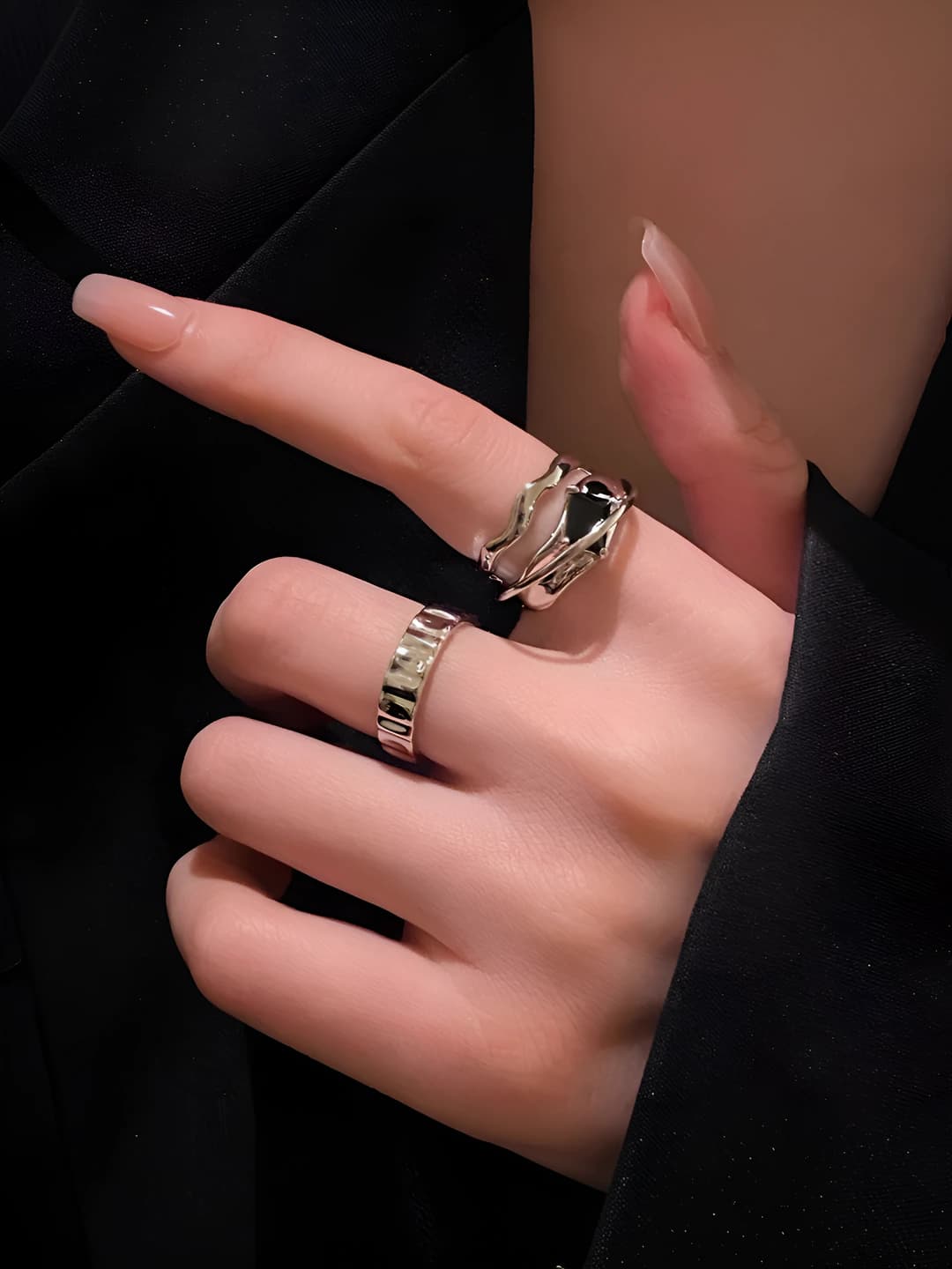 Women's geometric ring with black zircon, simple style, open design