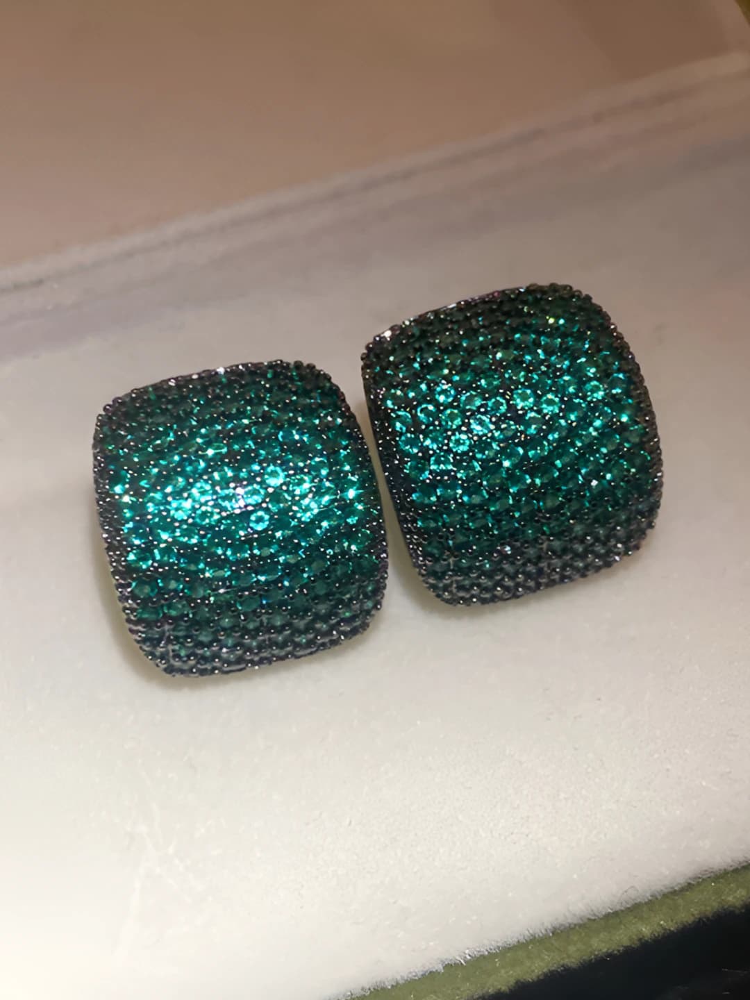 Silver post, Black, Green