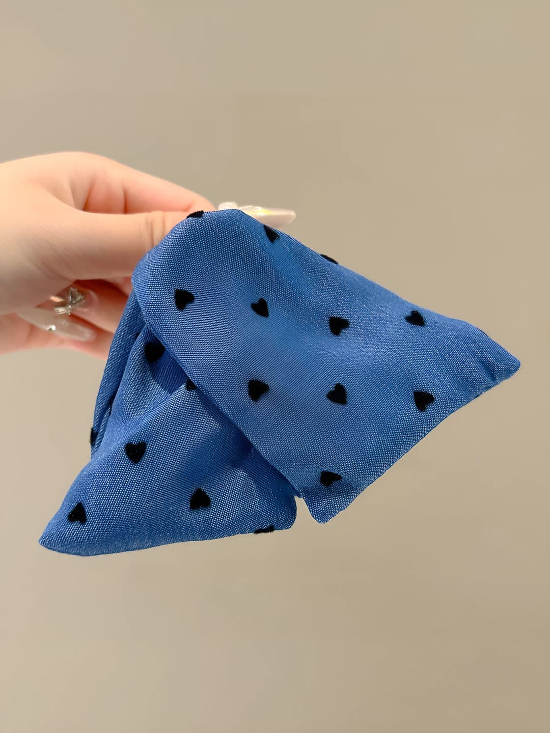 Blue, hearts and dots, 13 cm