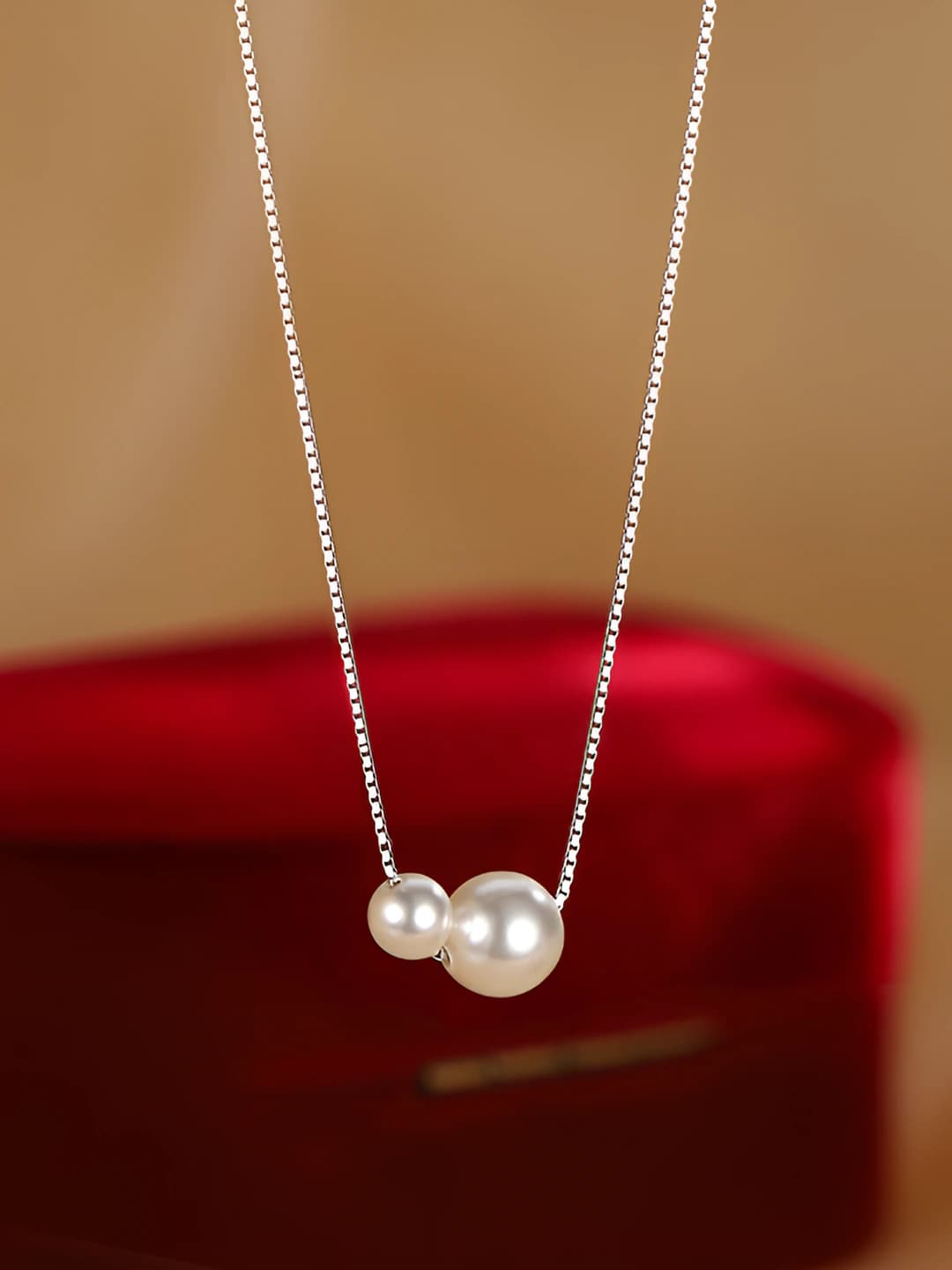 Women's pearl pendant necklace 2026, French style, simple and elegant short chain