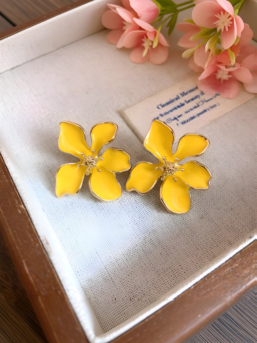 Silver post - Yellow