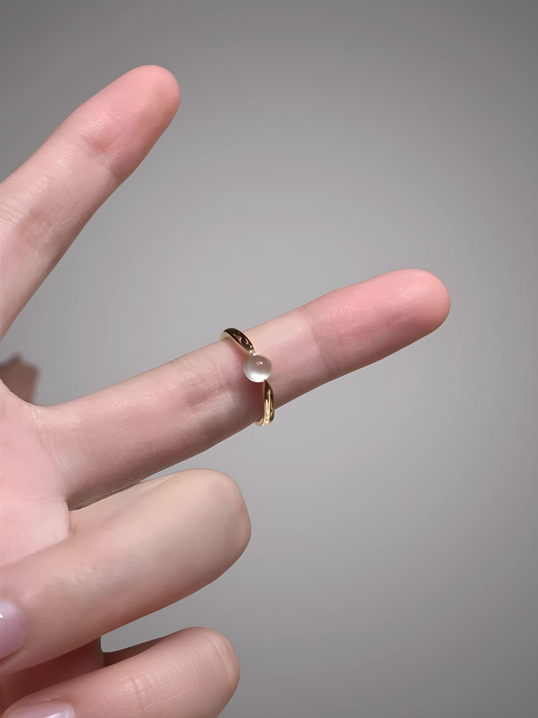 Women's simple style ring with geometric shape, bright natural chalcedony imitation, small egg-shaped