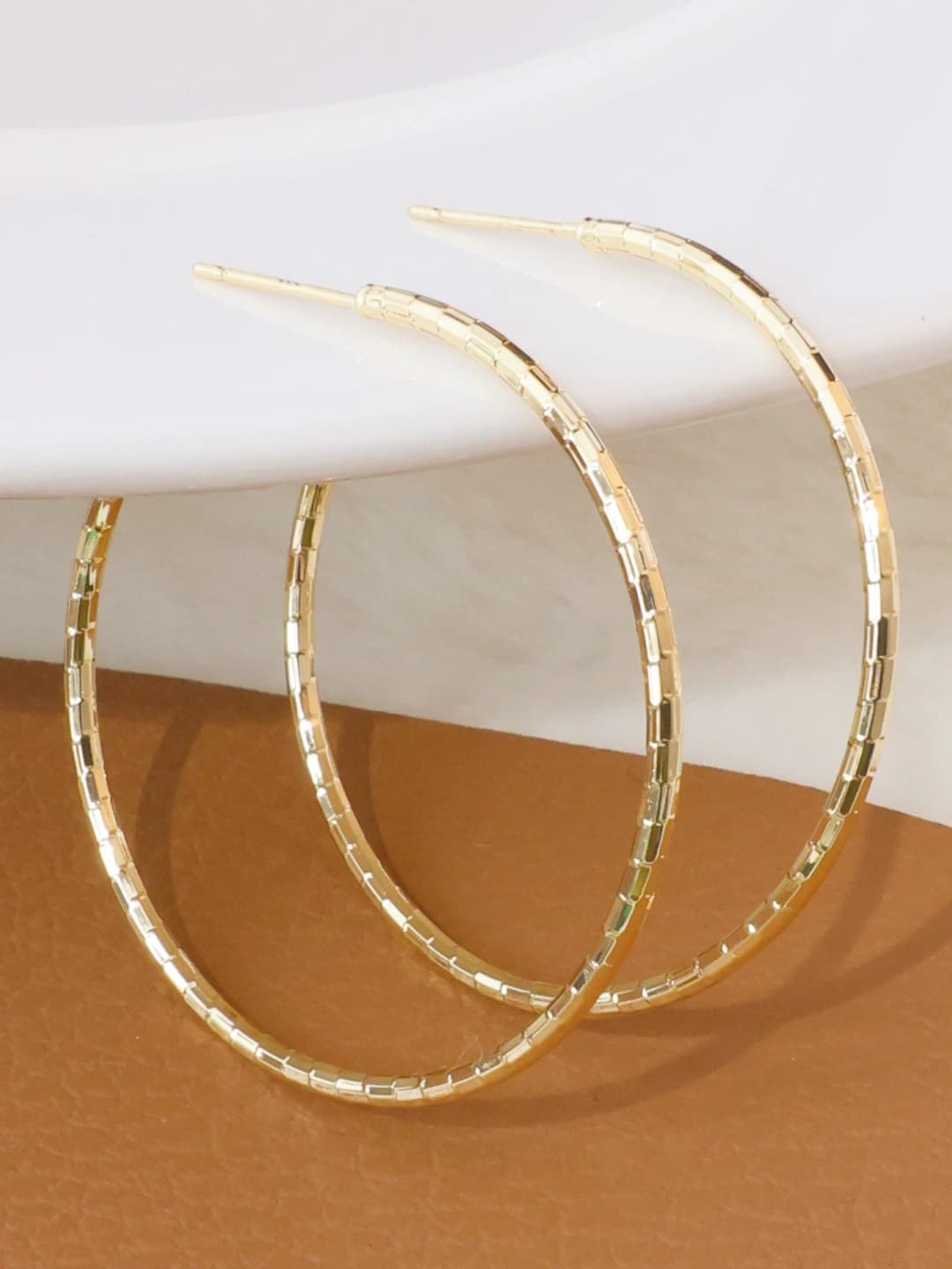 1 pair Gold large plaid hoops
