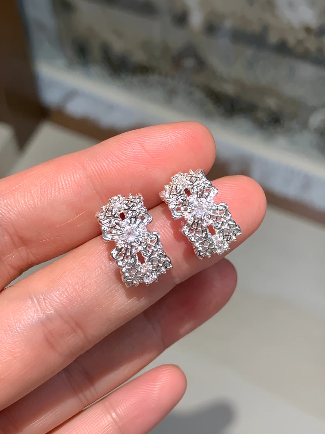 Серебряные серьги с 3D лепестками