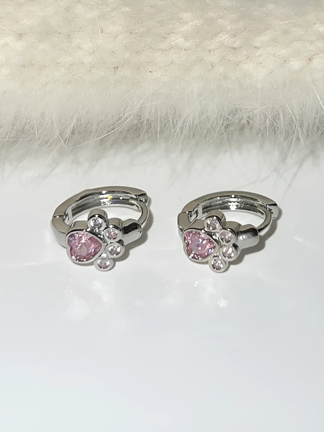 Kitten earrings, white gold pink diamond