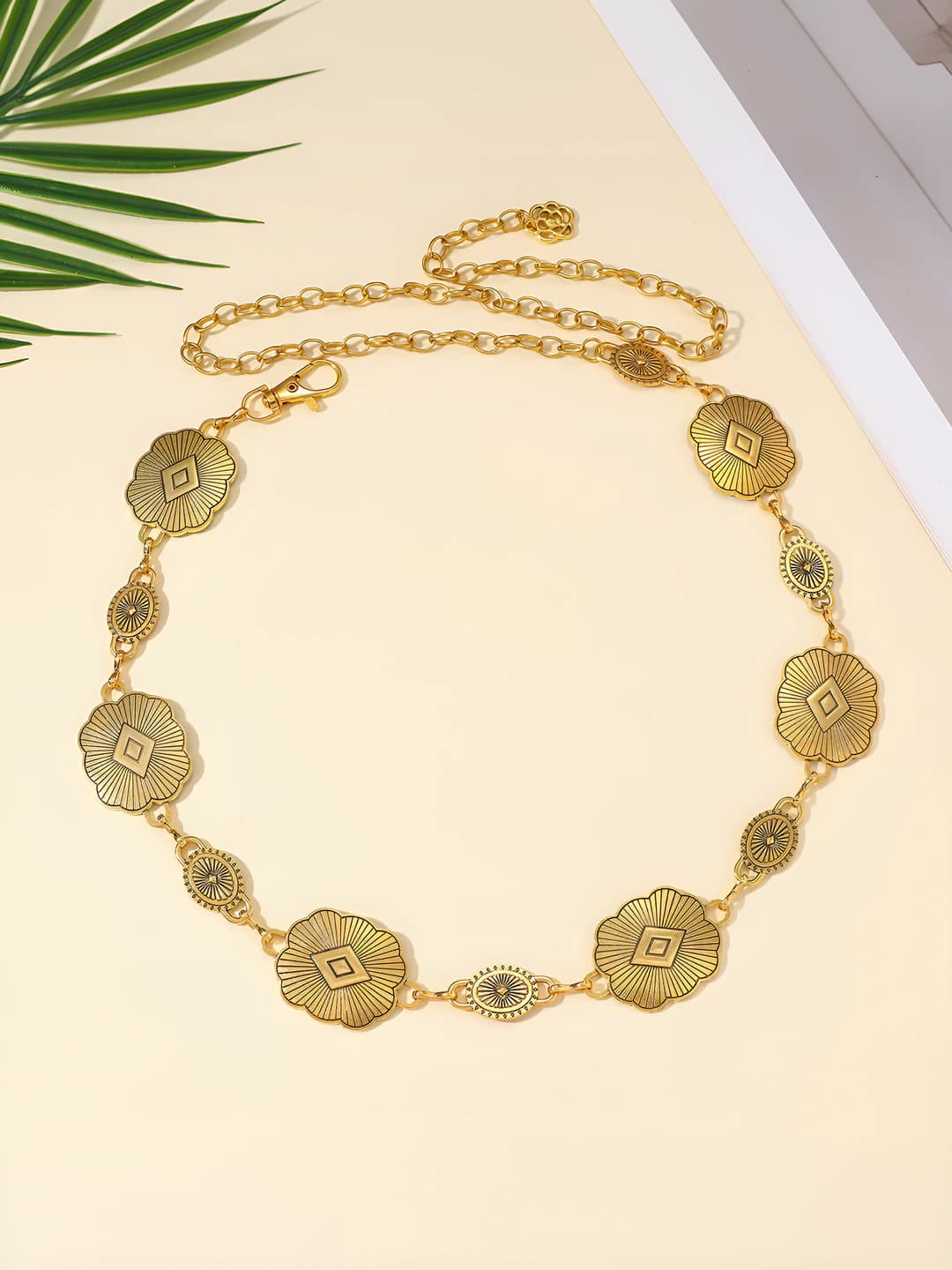 Vintage gold banana pattern belt