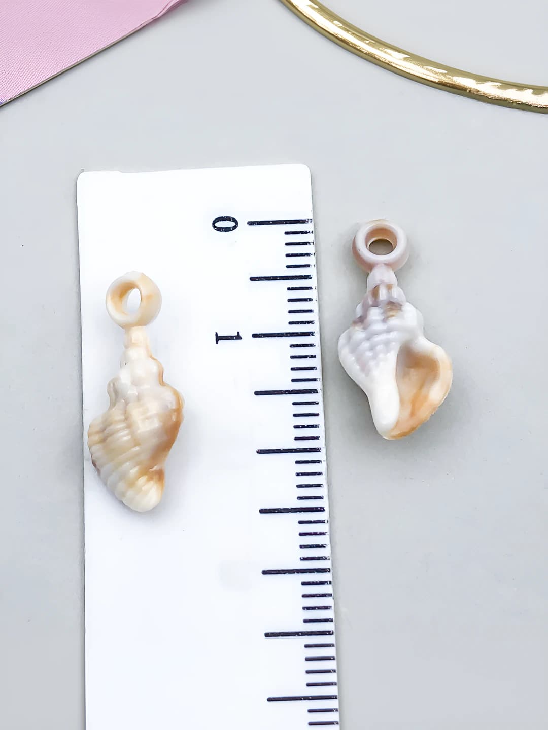 1 pc Beige acrylic sea small shell 20x9x6.5mm-0.32g-23609