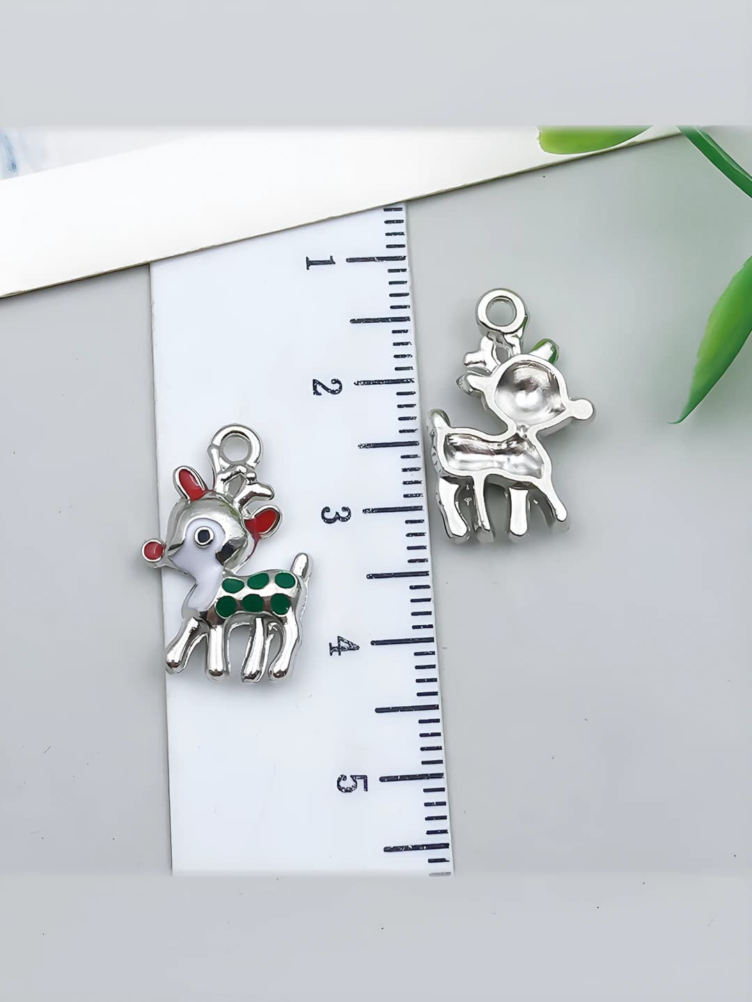 White, reindeer, 13x20mm