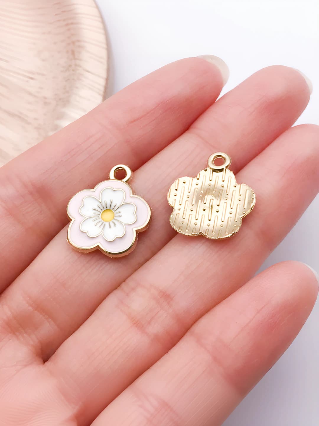 1 ta pushti besh bargli sakura 18x15x2mm-0.8g