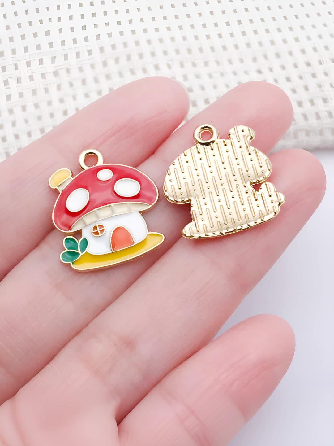 1 pc red mushroom house 20x17.5x2mm-1.2g