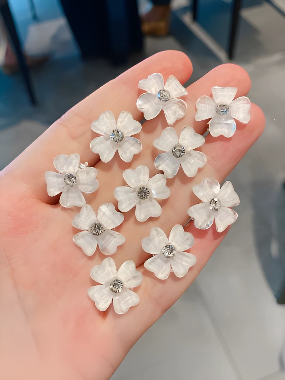 2# Clover white 10 pcs 1.5 cm