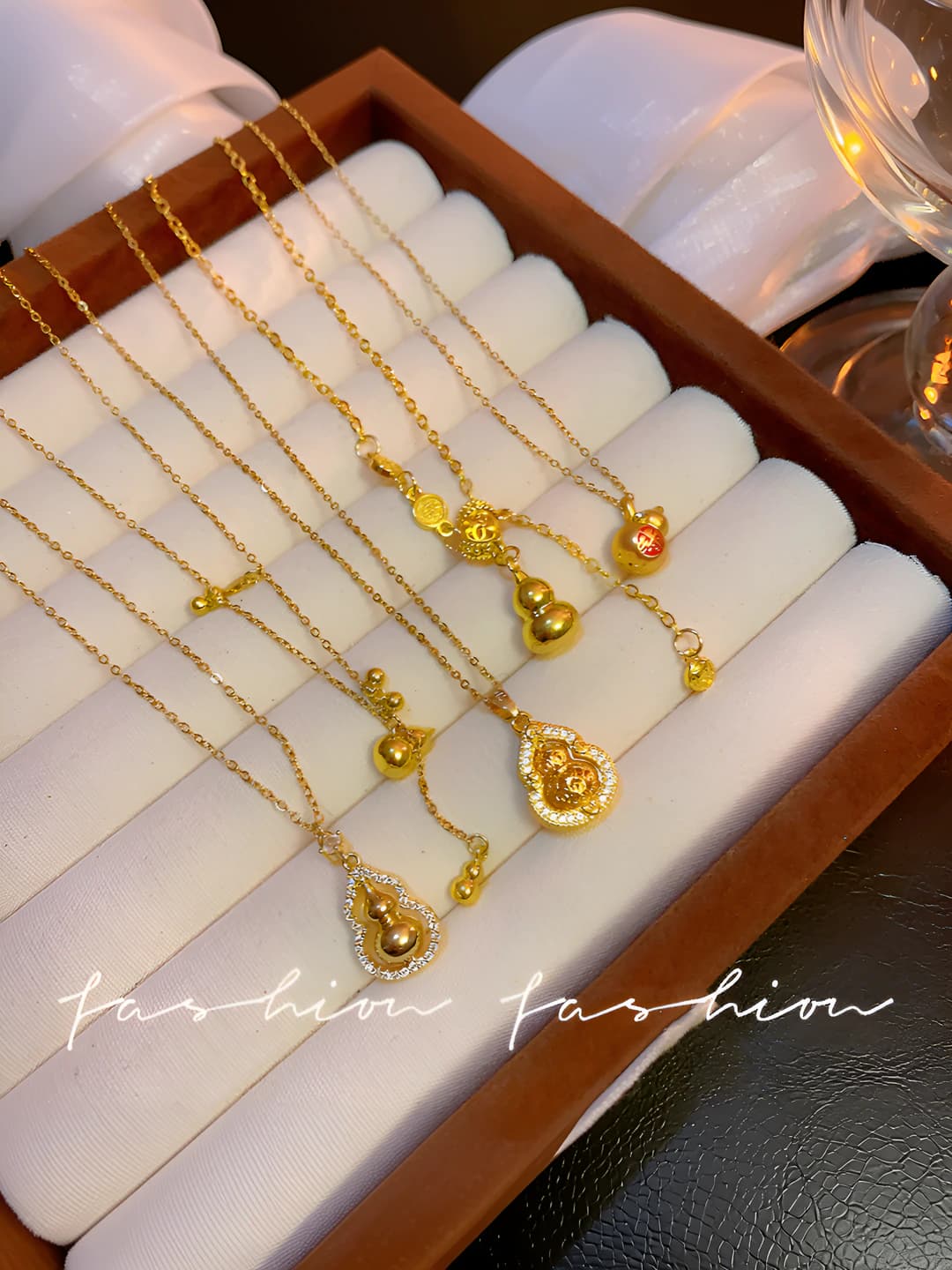Women's pendant necklace with gold gourd and fortune character, retro style, clavicle chain