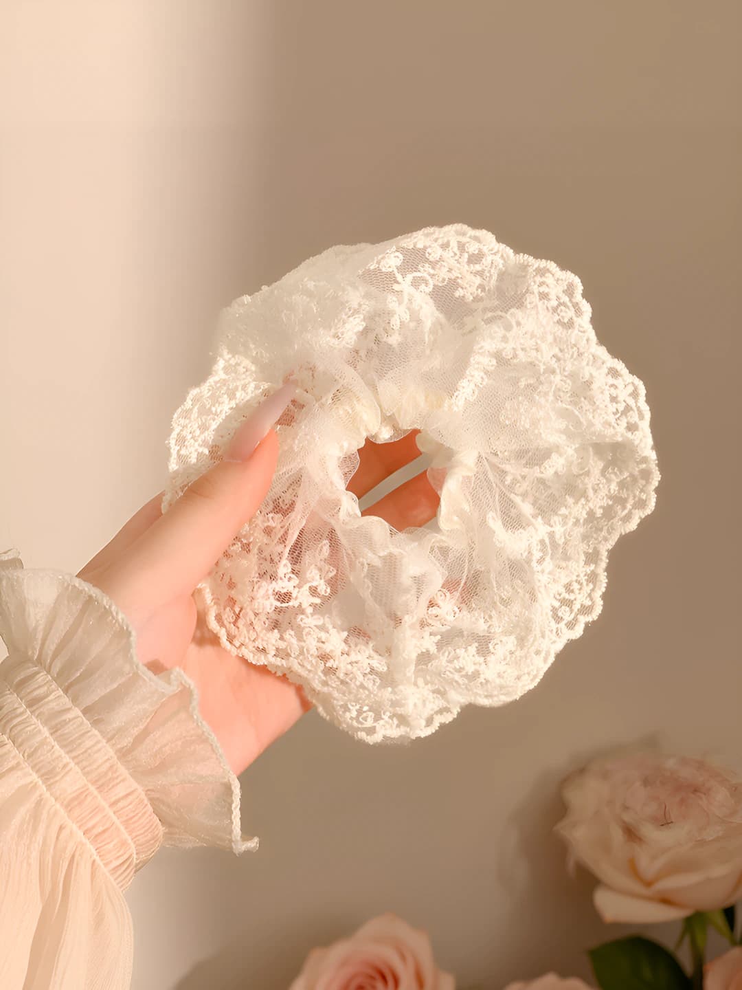 Wood leaf lace off-white scrunchie - 13CM