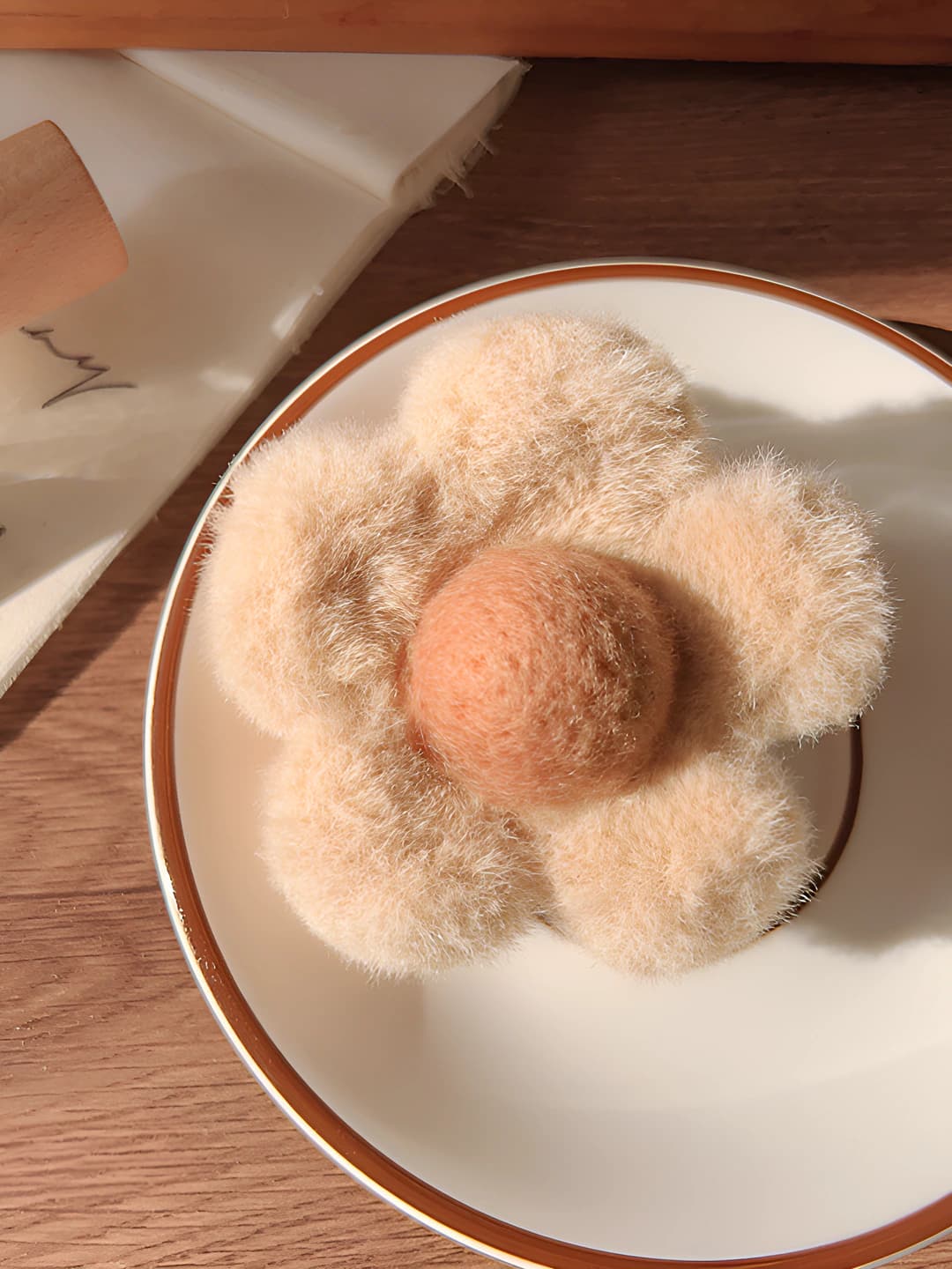 Plush light coffee floral - 8 cm