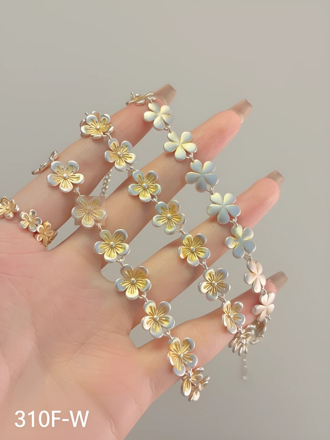 Women's bracelet with flower shape, black and gold color, Chinese style, light luxury